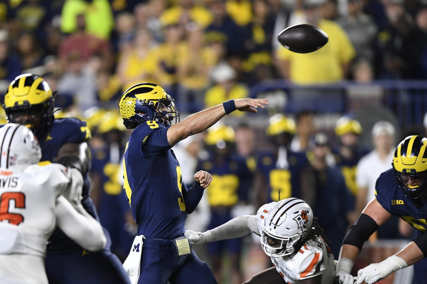 Blake Corum scores 2 TDs helps No. 2 Michigan pull away to beat